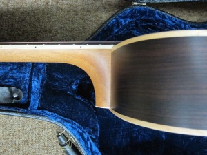 Larrivee D40 Sitka Spruce top/East Indian Rosewood back and sides !