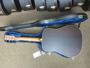 Larrivee D40 Sitka Spruce top/East Indian Rosewood back and sides !