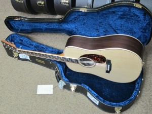 Larrivee D40 Sitka Spruce top/East Indian Rosewood back and sides !