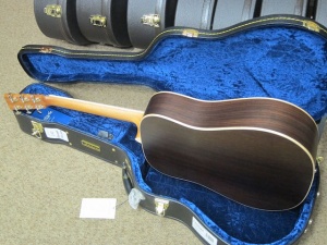 Larrivee D40 Sitka Spruce top/East Indian Rosewood back and sides !